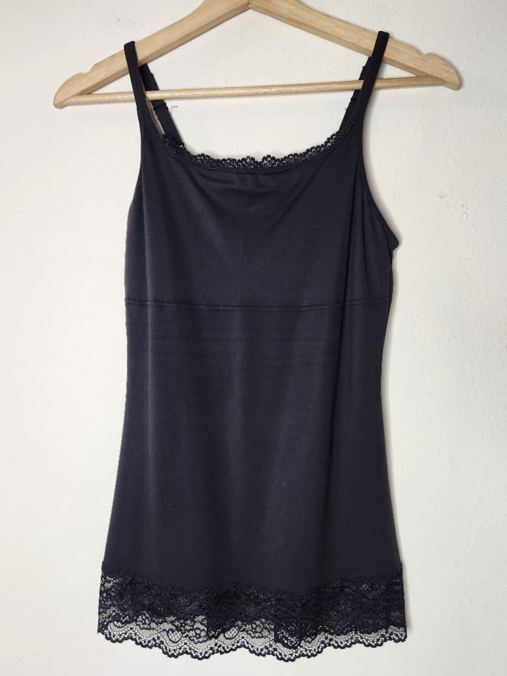 Self Expressions Maidenform Womens Large Black Tank Top Undershirt Lace Suddenly